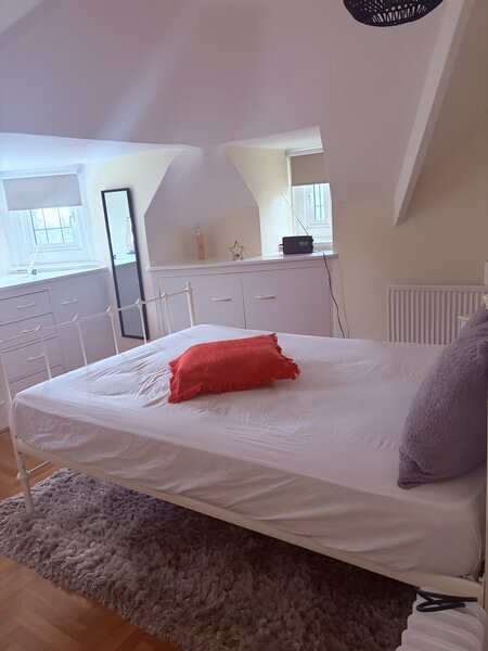 Fete +18, dragute si sociabile UK